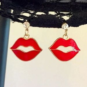 Red lips earrings
